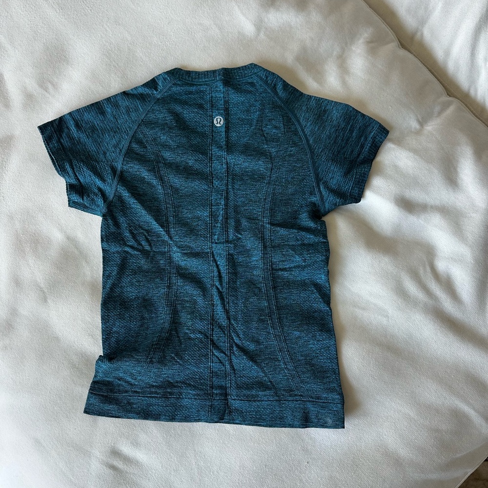 NWOT Lululemon Swiftly Tech Short-Sleeve Shirt in Blue - Picture 2 of 3